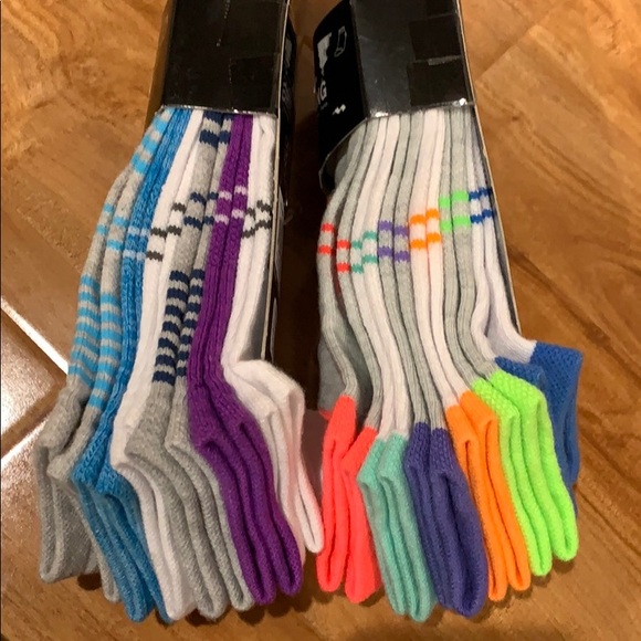 Bundle of 12 pairs no show under armour socks - Picture 2 of 2